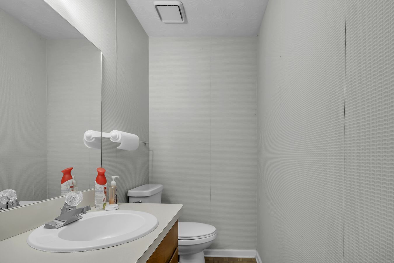 Real estate interior photo by GW Vizuals