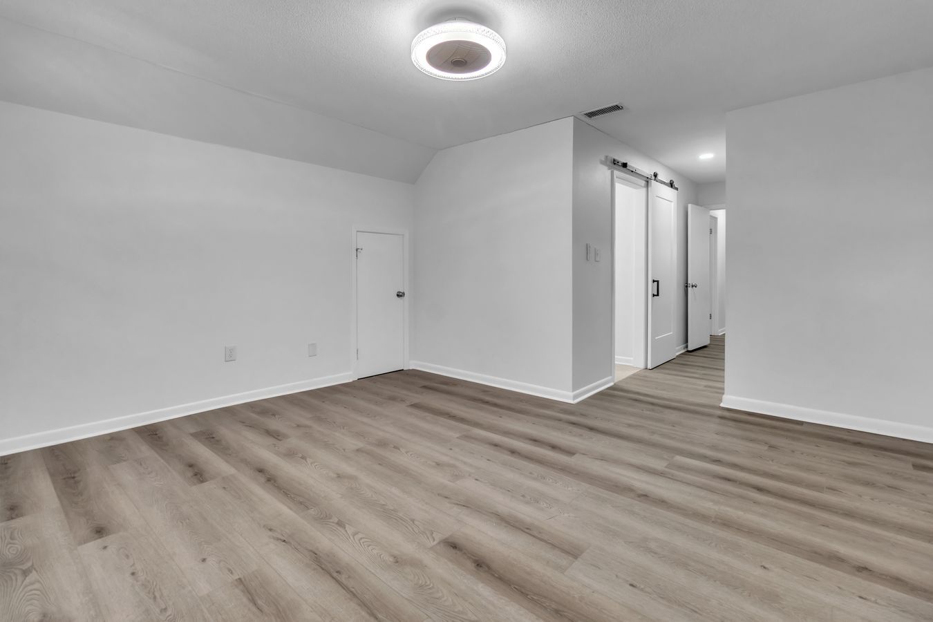 Real estate interior photo by GW Vizuals